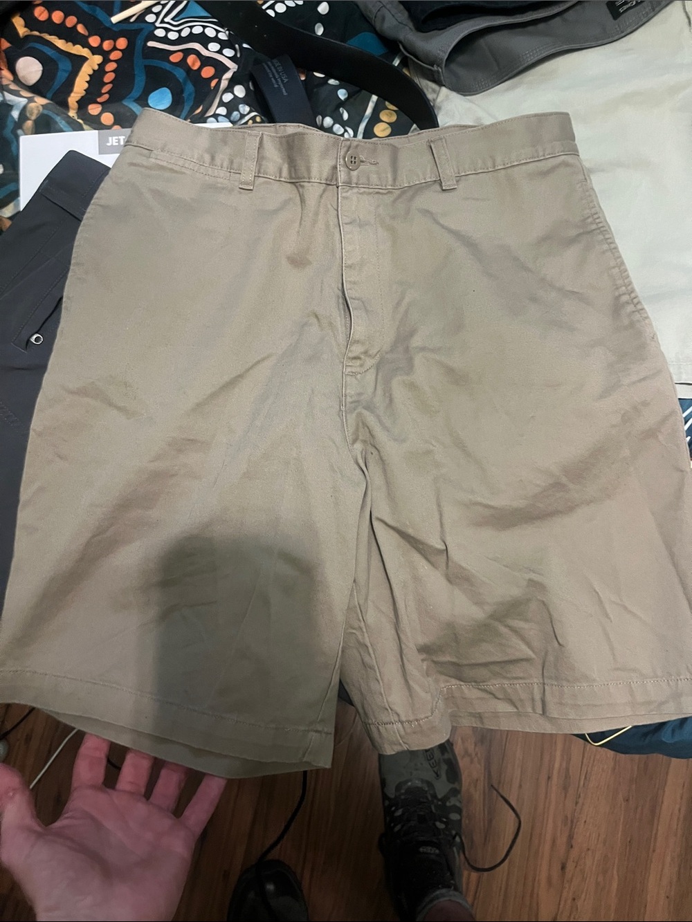 Docker men’s perfect classic fit shorts , size 34 khaki